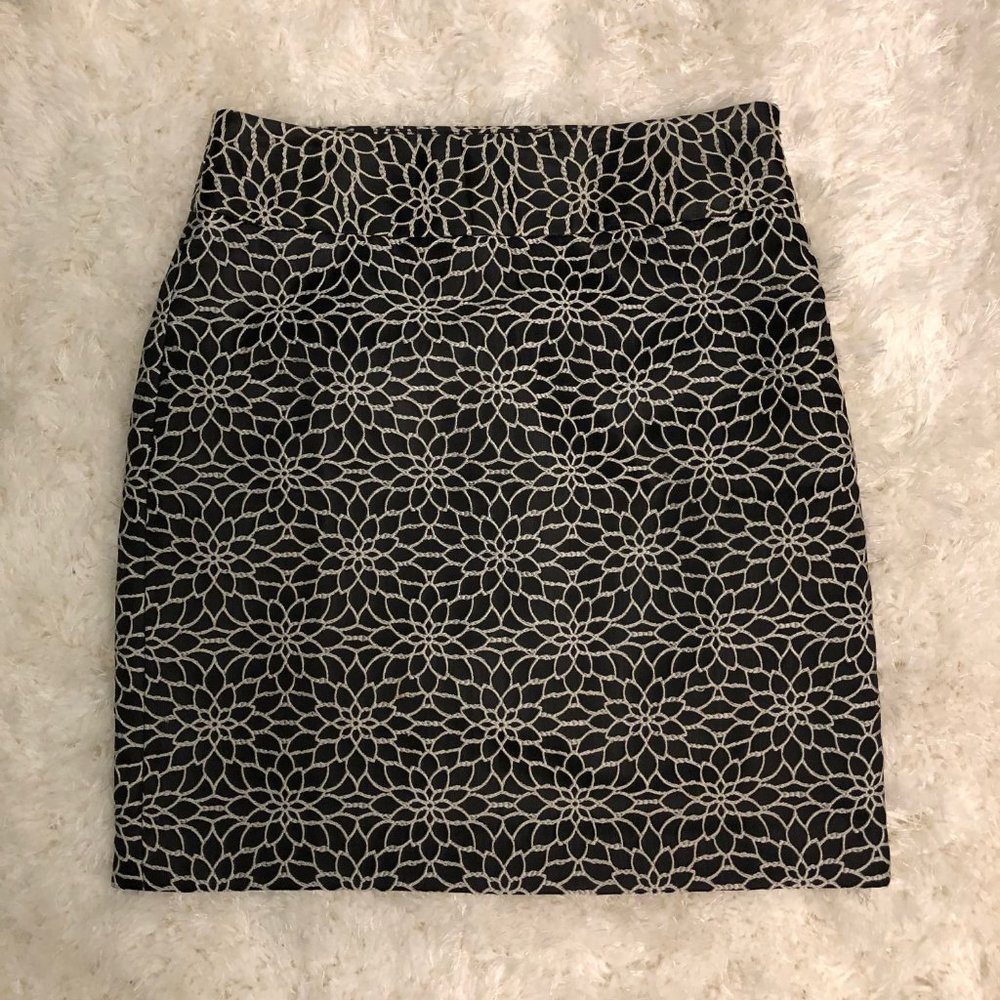 NWOT - Ann Taylor Black /White MidiSkirt